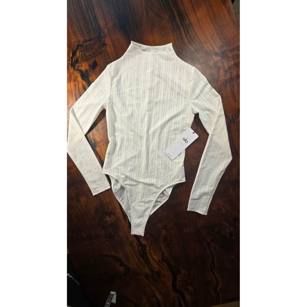 Alo Yoga Pointelle Mock Neck Streetwear  Festival Indis Sleaze Fashiongram